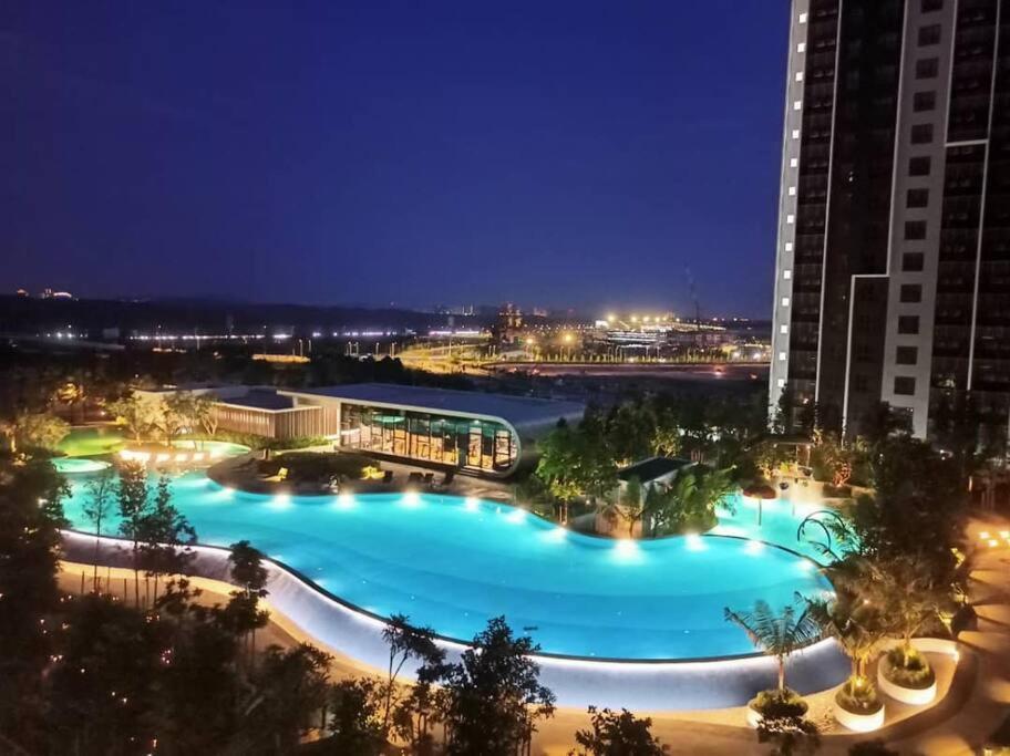 Apartment Maya Bay Residences Splashmania Gamuda Cove By Tulip *
